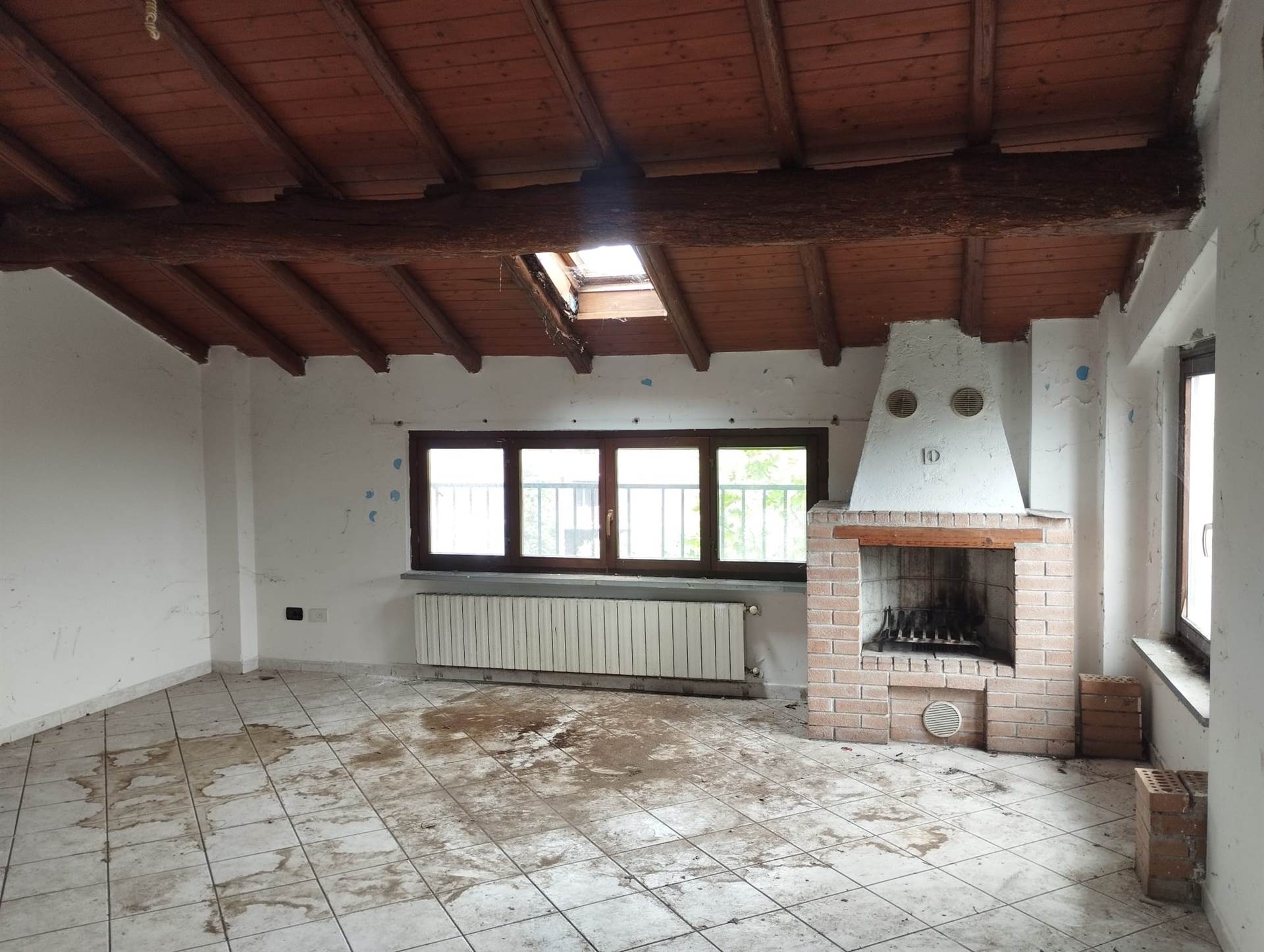 Immagine di copertina dell'immobile Trilocale Autonomo con Travi a Vista e Doppio Bagno