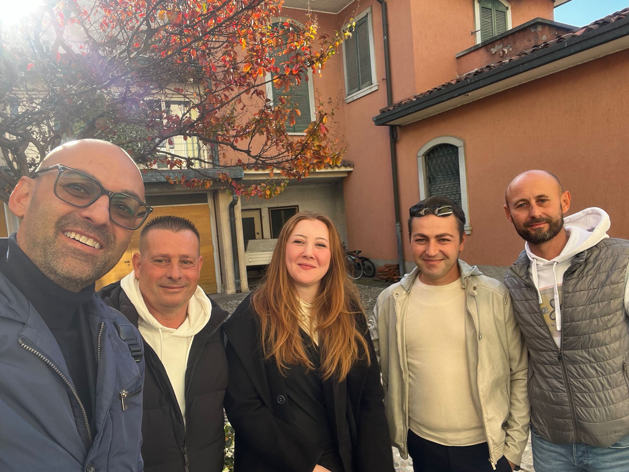 Recensione di Anila e Elvis