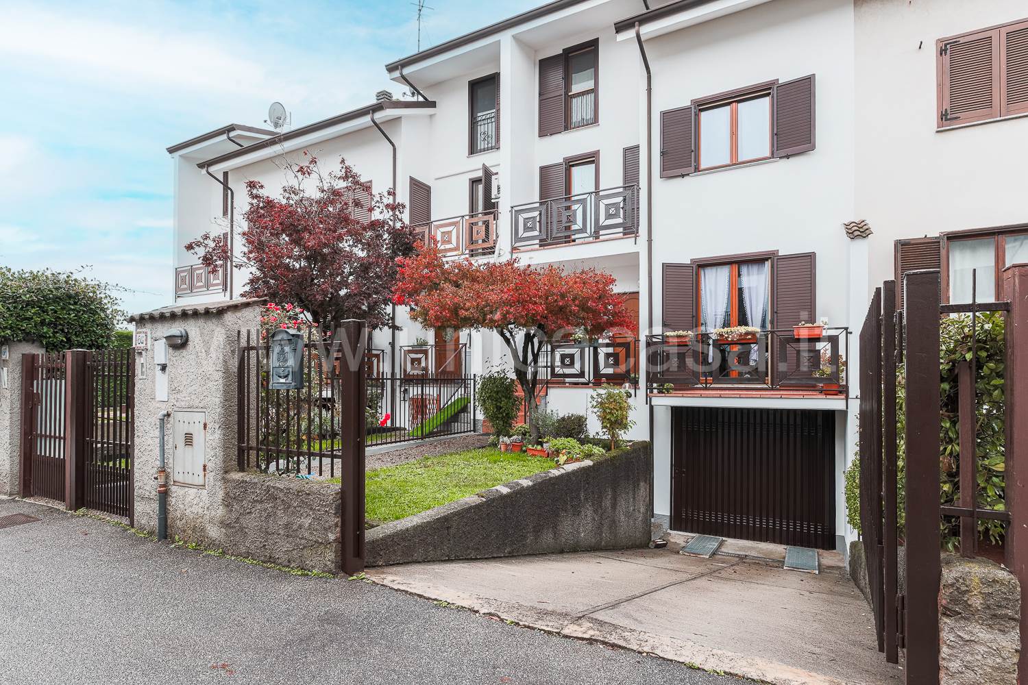 Immagine di copertina dell'immobile Spaziosa porzione di villa a schiera con giardino privato e mansarda –  Ottima posizione